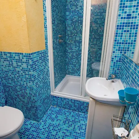 컨트리하우스 тростян *