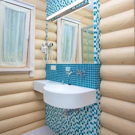 컨트리하우스 тростян